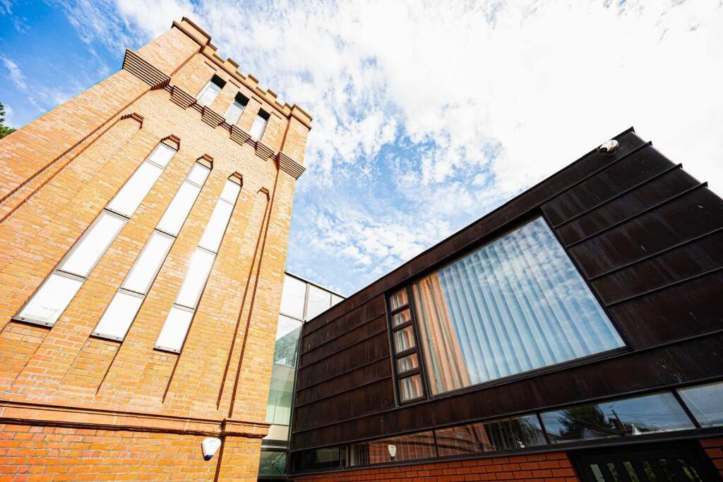 Luxury Water Tower I Roof Bar I Cinema Villa Cardiff Ngoại thất bức ảnh
