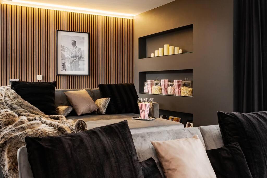 Luxury Water Tower I Roof Bar I Cinema Villa Cardiff Ngoại thất bức ảnh