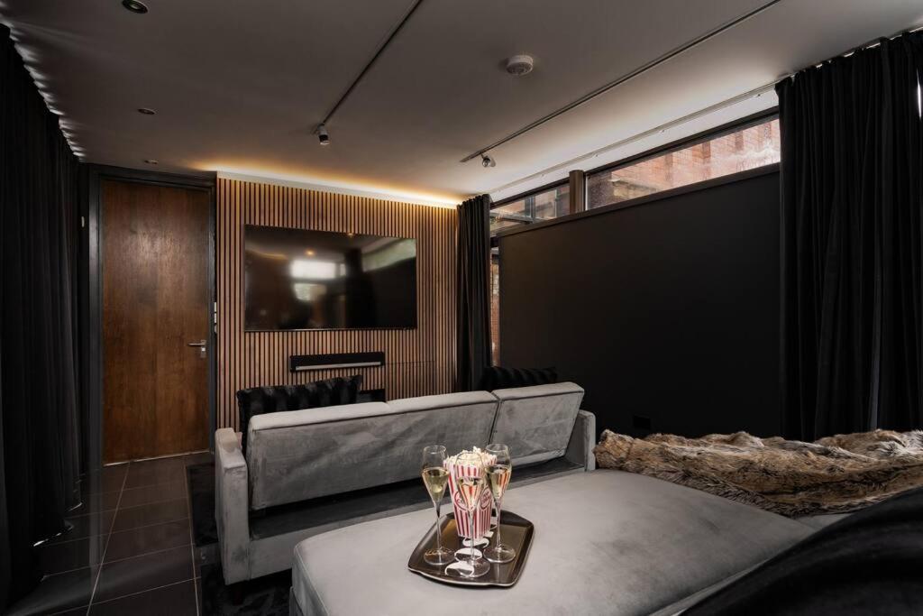 Luxury Water Tower I Roof Bar I Cinema Villa Cardiff Ngoại thất bức ảnh