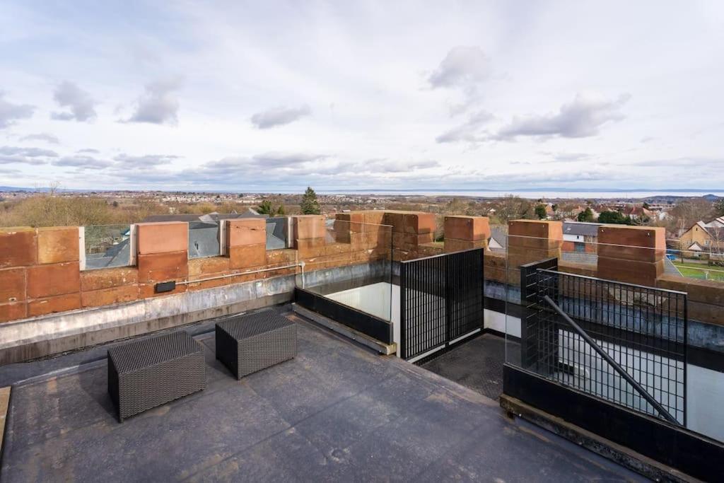 Luxury Water Tower I Roof Bar I Cinema Villa Cardiff Ngoại thất bức ảnh