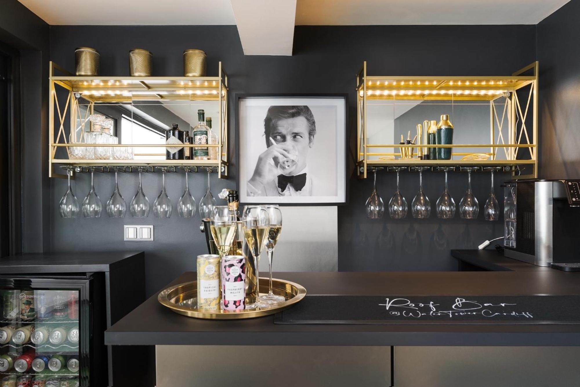 Luxury Water Tower I Roof Bar I Cinema Villa Cardiff Ngoại thất bức ảnh